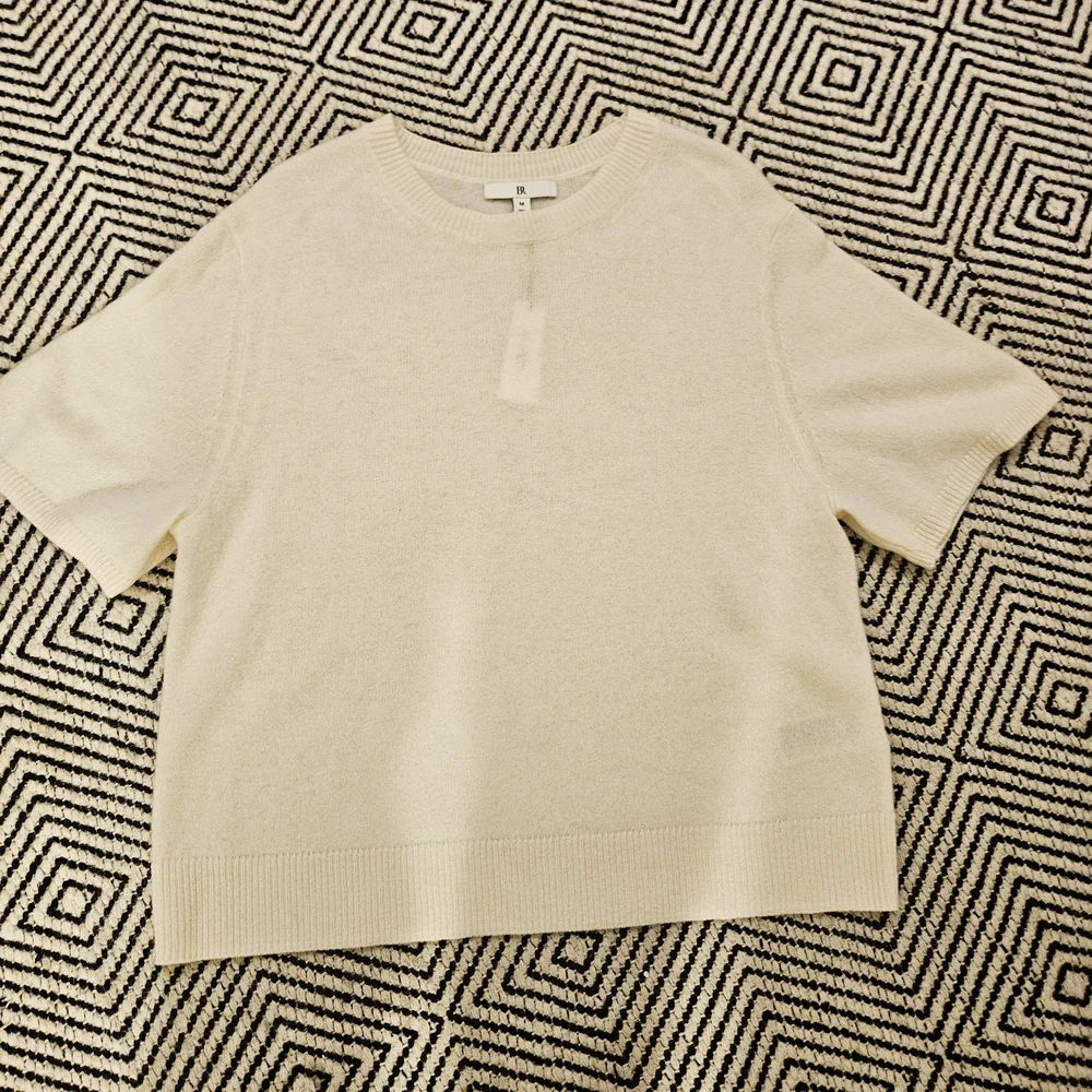 NWT Pristine Banana Republic Soft Cream 100% Cashmere Sweater- Size M - Picture 1 of 10
